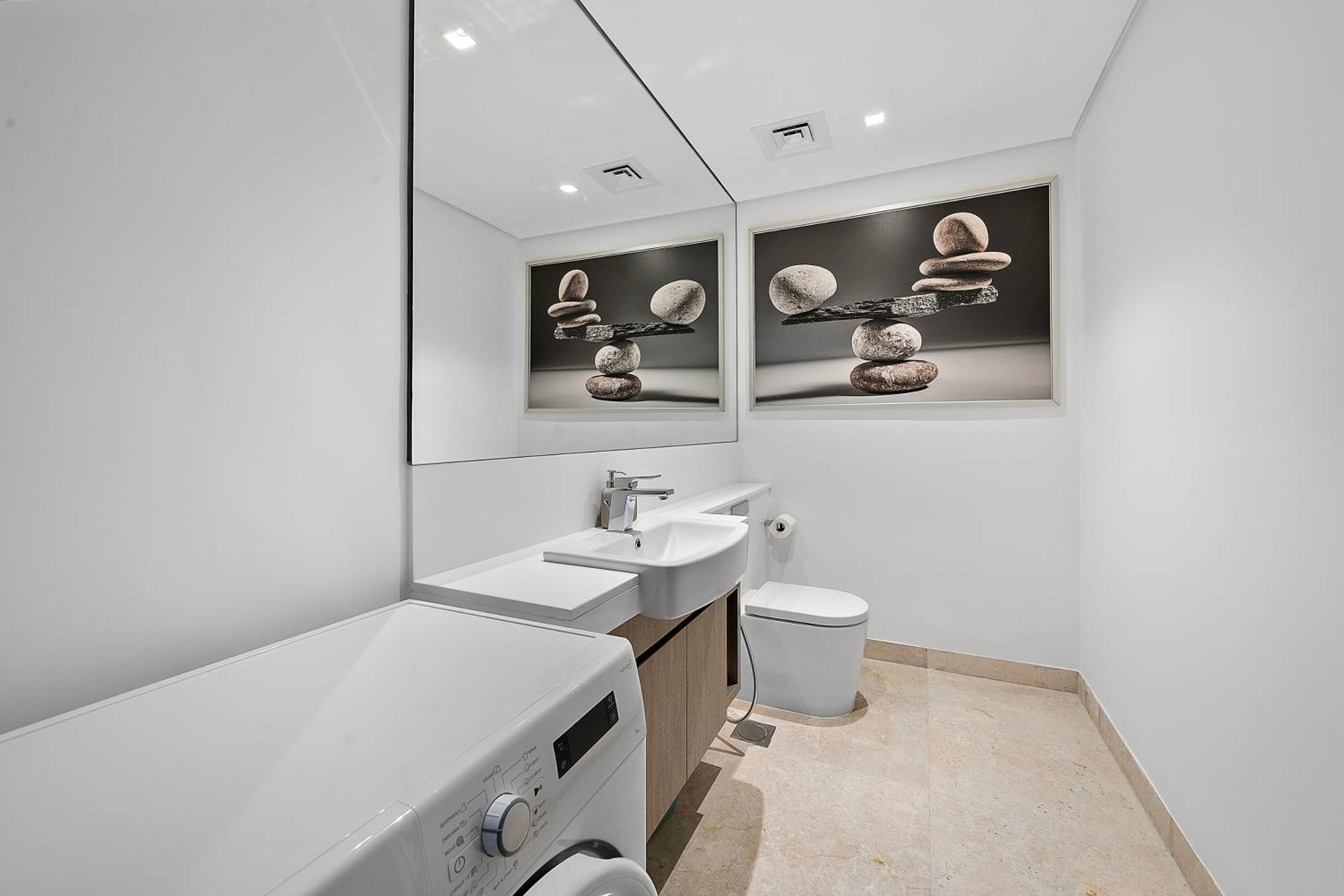 Luxury Living In Sterling West Apartment *