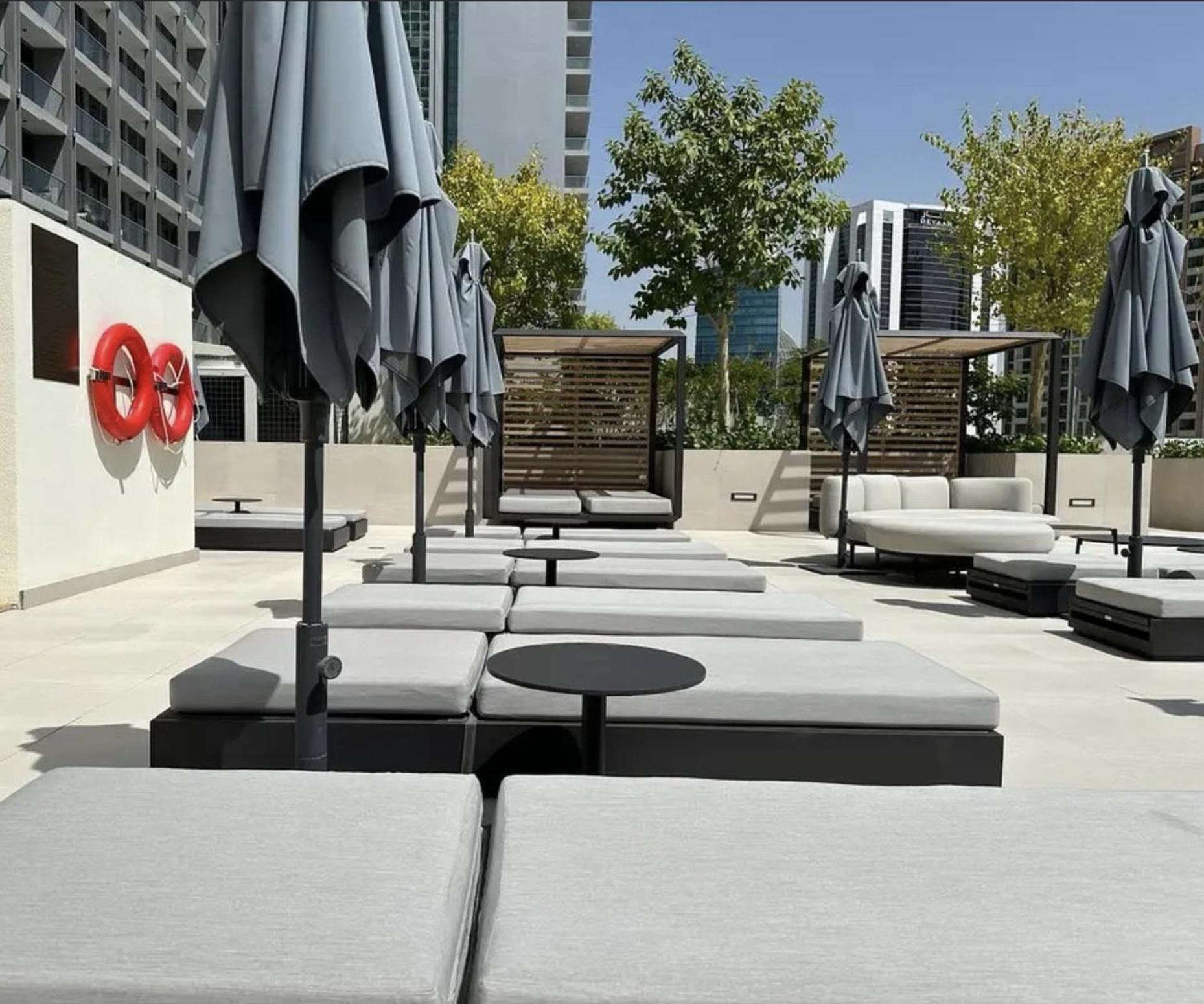 Apartment Luxury Living In Sterling West Dubai